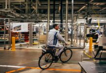 El Gobierno de Merz busca fórmulas para que los alemanes trabajen más | Economía