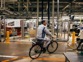 El Gobierno de Merz busca fórmulas para que los alemanes trabajen más | Economía