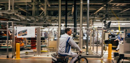 El Gobierno de Merz busca fórmulas para que los alemanes trabajen más | Economía