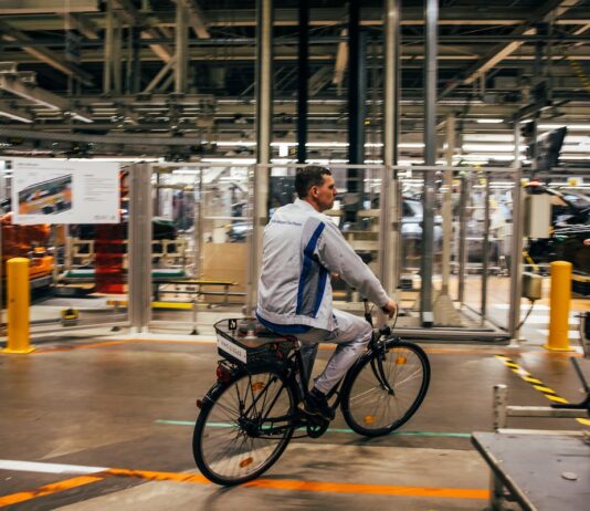 El Gobierno de Merz busca fórmulas para que los alemanes trabajen más | Economía