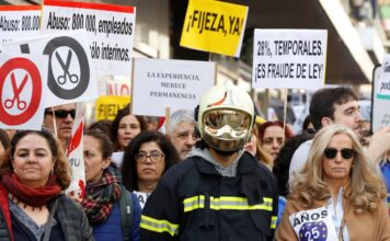 Los expertos plantean soluciones alternativas a convertir en fijos a los empleados públicos en abuso de temporalidad | Economía