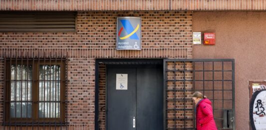 Hacienda lanzará 3,5 millones de avisos preventivos en la campaña de la renta e informará sobre deducciones autonómicas | Economía