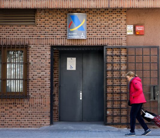 Hacienda lanzará 3,5 millones de avisos preventivos en la campaña de la renta e informará sobre deducciones autonómicas | Economía