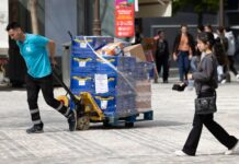 La tasa de paro crece hasta el 10,8% en el primer trimestre y la ocupación cae el doble que el año pasado