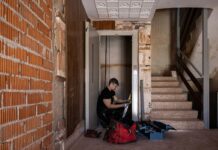 No te estrelles con el ascensor: las ayudas para la rehabilitación de viviendas se declaran en el IRPF | Mis Derechos | Economía