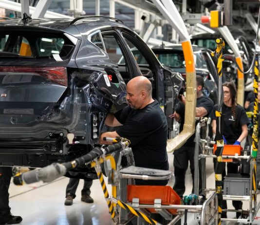 Automoción en crisis silenciosa: reestructuración más allá del vehículo eléctrico | Opinión