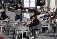 Las rentas bajas y medias pagarán entre 250 y 350 euros de más por la negativa de Hacienda a ajustar el IRPF a la inflación | Economía