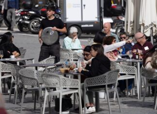Las rentas bajas y medias pagarán entre 250 y 350 euros de más por la negativa de Hacienda a ajustar el IRPF a la inflación | Economía