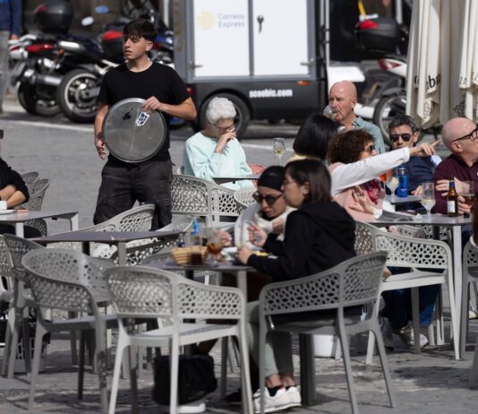 Las rentas bajas y medias pagarán entre 250 y 350 euros de más por la negativa de Hacienda a ajustar el IRPF a la inflación | Economía