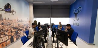 Telefónica lanza el primer servicio comercial de drones con pilotaje remoto | Empresas