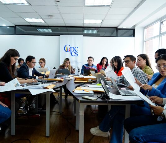 Fiscalía llama a asambleístas de la RC a reconocer firmas en una denuncia en contra de Cynthia Jacho, integrante de la comisión que elige al fiscal de Ecuador | Política | Noticias