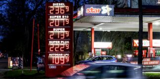 Alemania rebaja el impuesto de la gasolina durante dos meses para hacer frente a la crisis energética | Economía