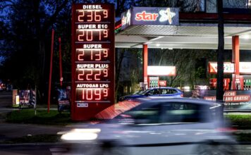Alemania rebaja el impuesto de la gasolina durante dos meses para hacer frente a la crisis energética | Economía