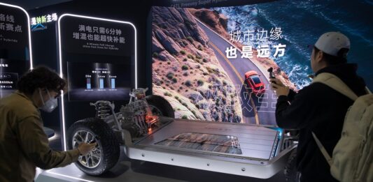 El gigante chino CATL presenta baterías con autonomía para 1.500 kilómetros y recargas en 6 minutos | Economía