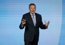 Indra nombra presidente no ejecutivo a Ángel Simón y asciende a De los Mozos a “primer” directivo | Economía