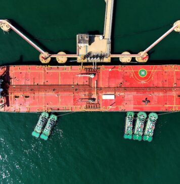 Por qué la rebaja del precio del petróleo tardará en llegar al surtidor de gasolina | Economía