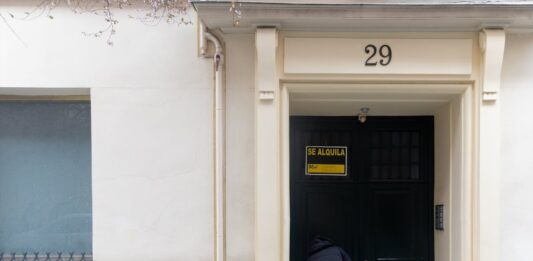 Más de la mitad de los caseros en España tienen dos o más viviendas en alquiler | Vivienda | Economía