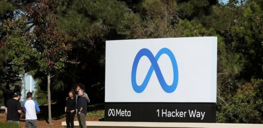 Meta despedirá a cerca de 8.000 personas, el 10% de su plantilla global, por el impacto de sus inversiones en IA | Economía