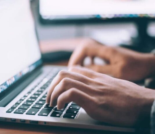 Operar a diario en el mercado de divisas a través de CFD