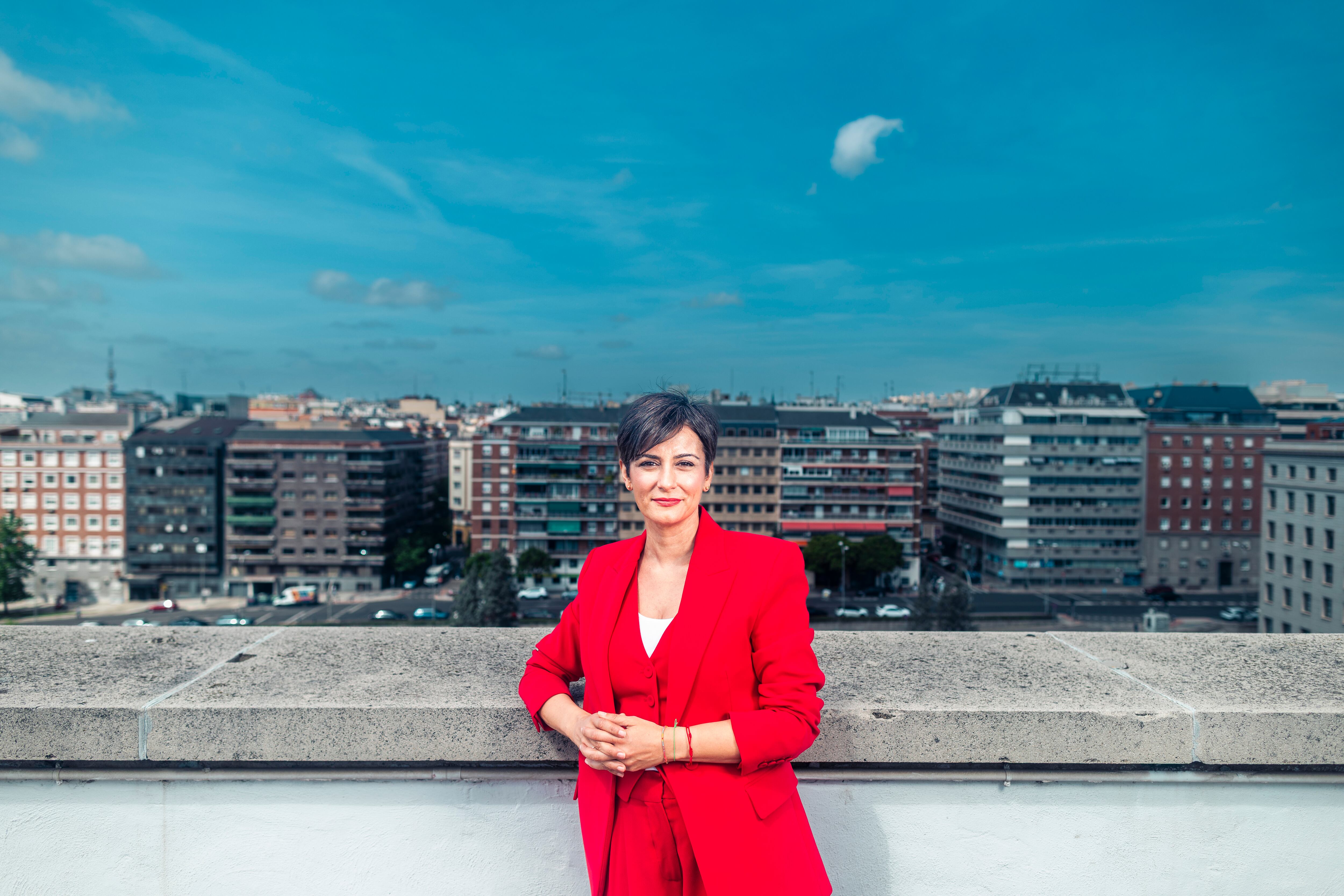 La ministra de Vivienda y Agenda Urbana, Isabel Rodríguez, en la sede del ministerio, durante una entrevista para EL PAÍS.