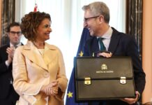 Bruselas cierra el expediente que tenía abierto contra España desde 2015 por la morosidad pública | Economía