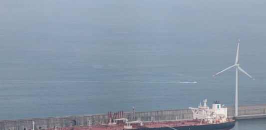 Las importaciones españolas de petróleo de Oriente Próximo se desploman por la guerra | Economía