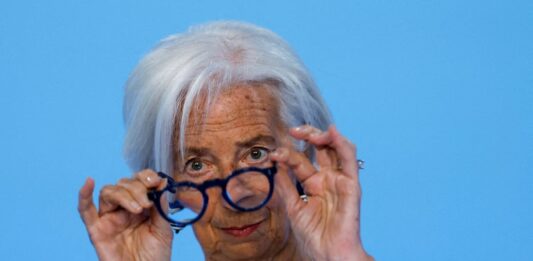 Lagarde aguanta el tipo | Economía