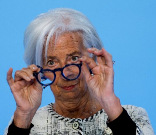 Lagarde aguanta el tipo | Economía