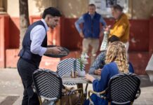 España ganó en abril un récord de 97.000 empleos extranjeros y alcanza un total de 3,25 millones | Economía