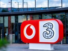 Vodafone comprará la participación de CK Hutchison en VodafoneThree por 4.900 millones | Empresas