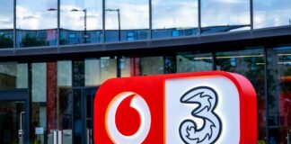 Vodafone comprará la participación de CK Hutchison en VodafoneThree por 4.900 millones | Empresas