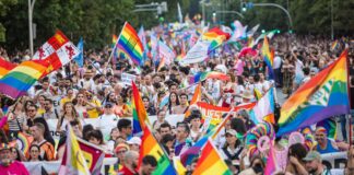 El armario laboral: solo el 23% de las personas LGTBI+ son visibles ante sus compañeros, cuatro puntos menos que hace dos años | Economía