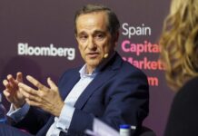 BlackRock y CVC duplican su inversión en menos de una década en Naturgy con 6.500 millones de plusvalías