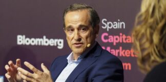 BlackRock y CVC duplican su inversión en menos de una década en Naturgy con 6.500 millones de plusvalías