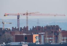 La vivienda entra en una nueva fase: menos ventas y subidas de precios más moderadas | Negocios