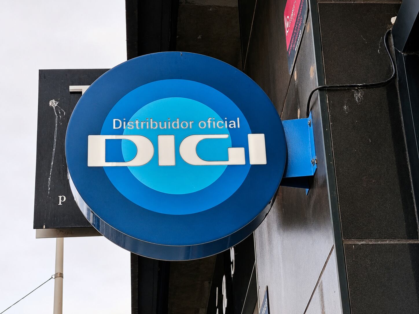 Logo de Digi en una tienda de la marca en Madrid.