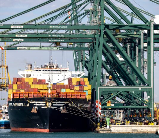 España registra en 2025 el segundo mayor déficit comercial de la UE por el tirón de la economía