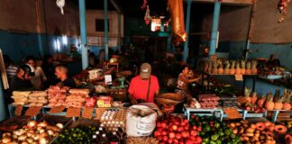 El Gobierno utiliza el programa de conversión de deuda con Cuba para donar alimentos a la población local