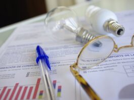 El recibo de la luz y los cortes de Internet encabezan las quejas de los consumidores