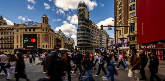 España, un país de 50 millones de habitantes con infraestructuras para 40 millones de personas: “Las costuras empiezan a chirriar”