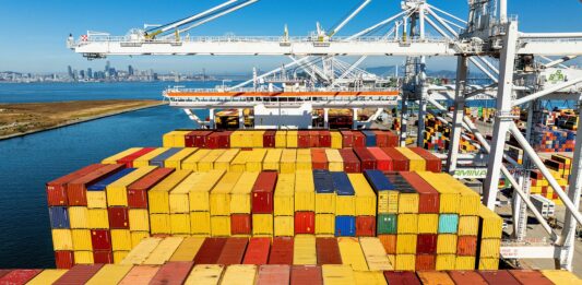 Estados Unidos redujo el déficit comercial un 36% en el primer año de los aranceles