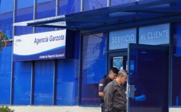 Usuarios de CNEL en Guayaquil acuden a oficinas para aclarar consumos tras allanamientos | Comunidad | Guayaquil