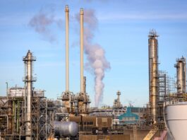 ‘Max jet’: las refinerías europeas cambian gasóleo y lubricantes por queroseno para conjurar la crisis | Economía