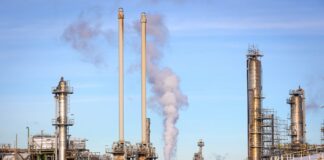 ‘Max jet’: las refinerías europeas cambian gasóleo y lubricantes por queroseno para conjurar la crisis | Economía