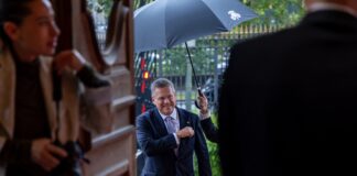La UE se da más tiempo para completar el acuerdo arancelario con Estados Unidos pese a las amenazas de Trump