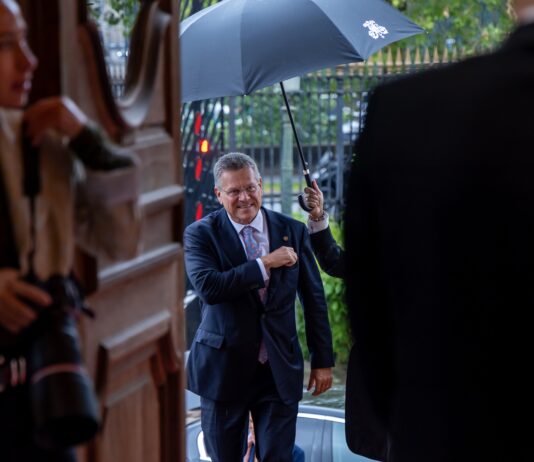 La UE se da más tiempo para completar el acuerdo arancelario con Estados Unidos pese a las amenazas de Trump