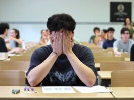 La nueva PAU quería ser menos memorística, pero los alumnos siguen aprendiendo cómo pasar el examen