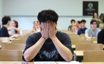 La nueva PAU quería ser menos memorística, pero los alumnos siguen aprendiendo cómo pasar el examen