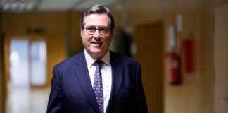La patronal vuelve a la negociación para reformar la indemnización por despido e insiste en su rechazo a elevarla