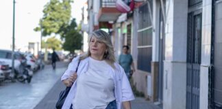 Las trabajadoras de ayuda a domicilio amenazan con ir a la huelga: “Somos grúas humanas”